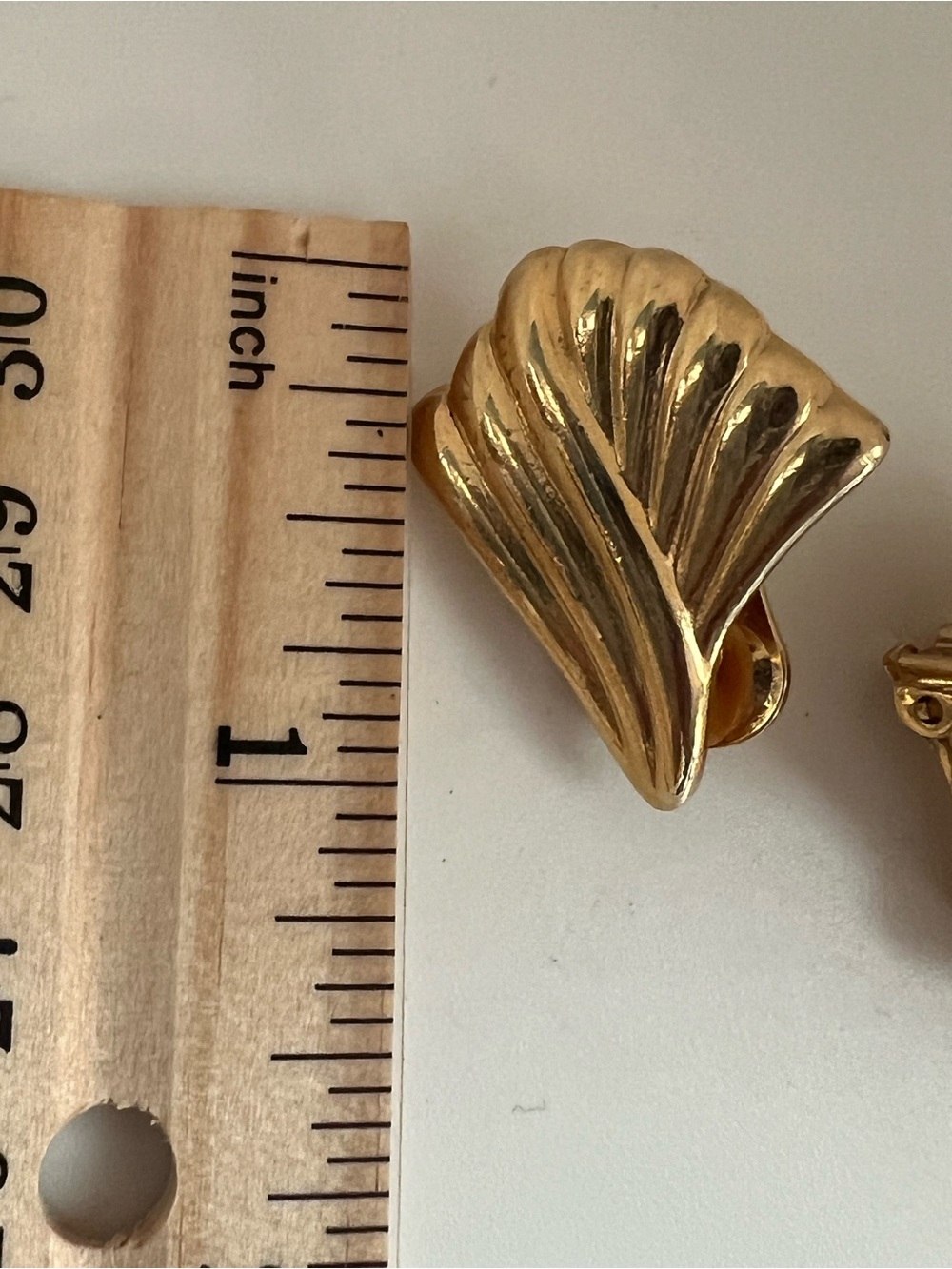 Vintage Gold Fan Clip-On Earrings Art Deco 80s Old Money Quiet Luxury Statement - Picture 4 of 5